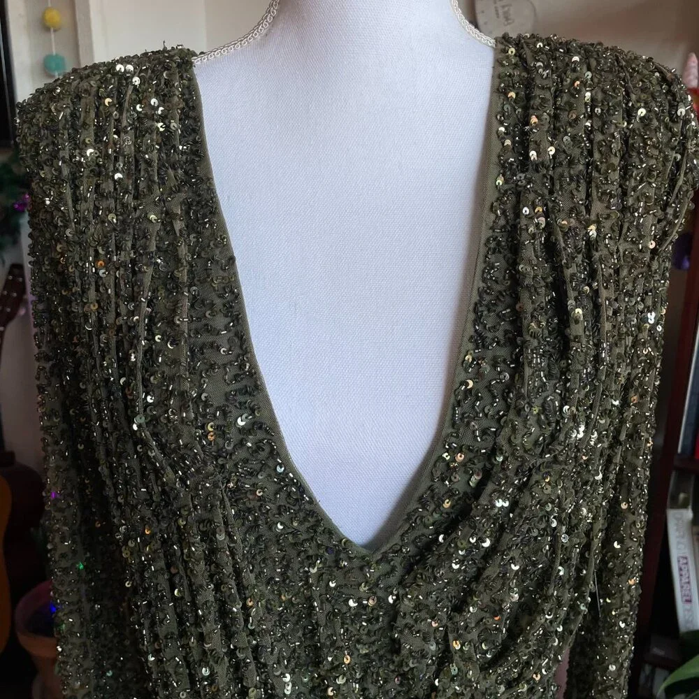 NWT Retrofête Green Long Sleeve Sequin Dress With Plunging Neckline Size L - Picture 8 of 15
